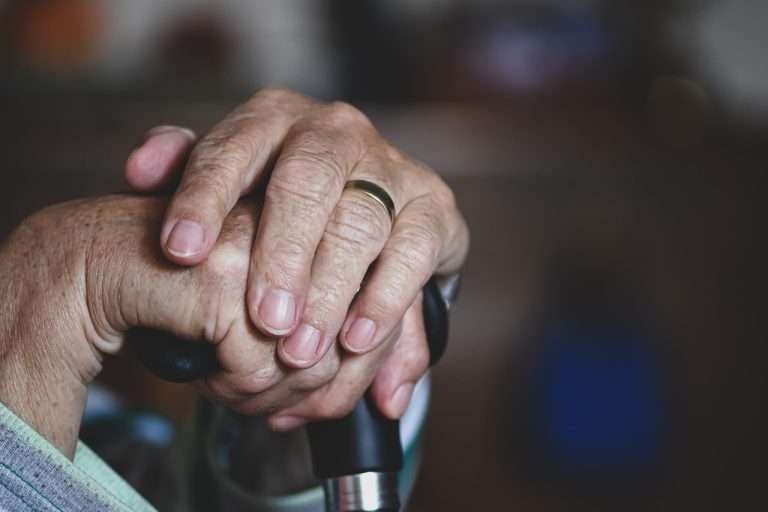 10 REASONS TO WORK IN A CARE HOME